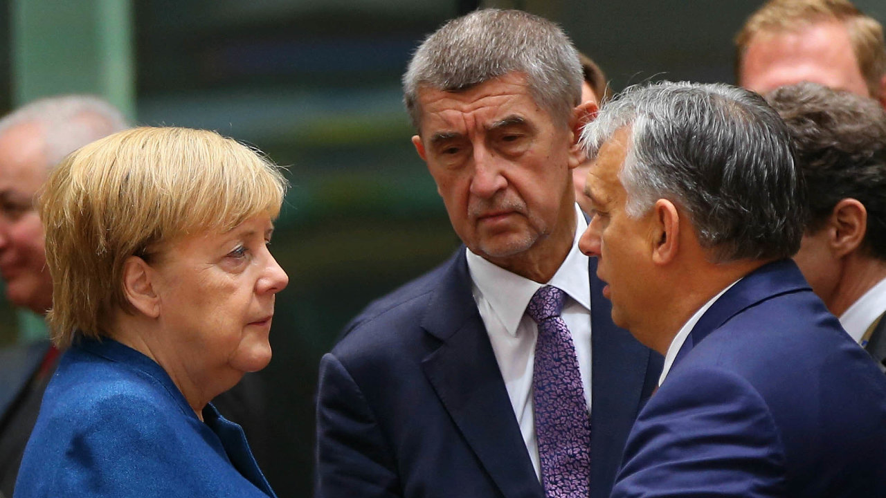 Angelo, zùstaò! Andrej Babiš i maïarský premiér Viktor Orbán chtìli, aby Merkelová z vrcholné politiky neodcházela.