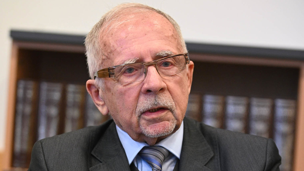 Rok v èele. Než se stal veøejným ochráncem práv, byl Stanislav Køeèek šest let zástupcem ombudsmanky Anny Šabatové.