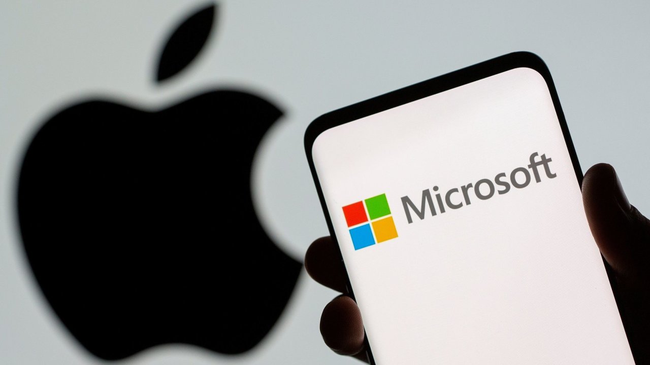 Apple ztratil, nejvt firmou podle trn kapitalizace je Microsoft.