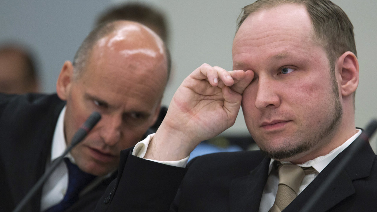 Breivik u soudu se svm obhjcem