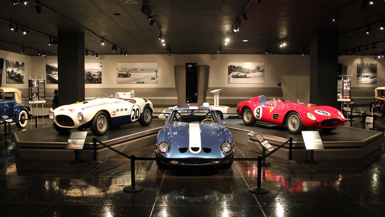 Petersen Automotive Museum - supersporty