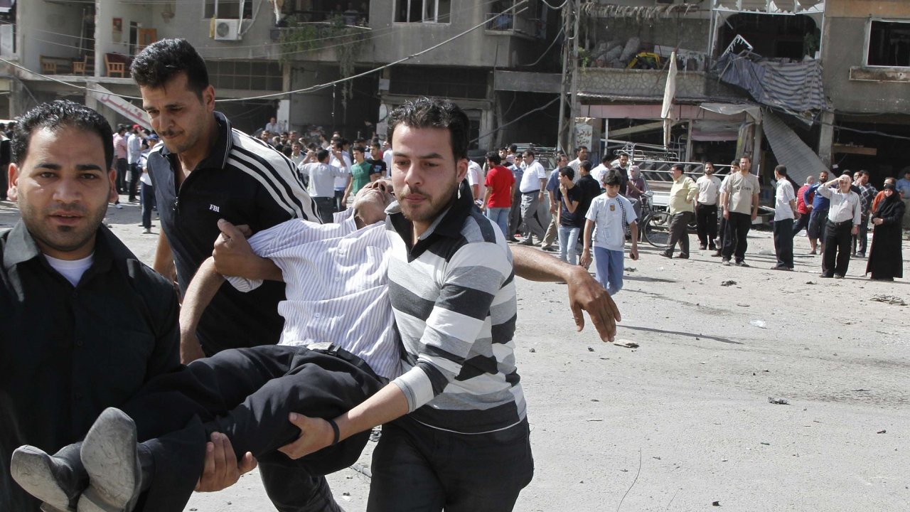 Mui odvej rannho po explozi v Damaku