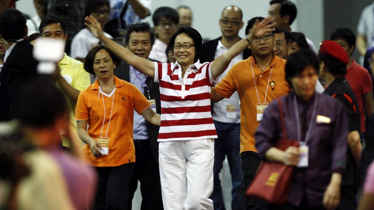Volebn oslavy propekingsk strany v Hongkongu