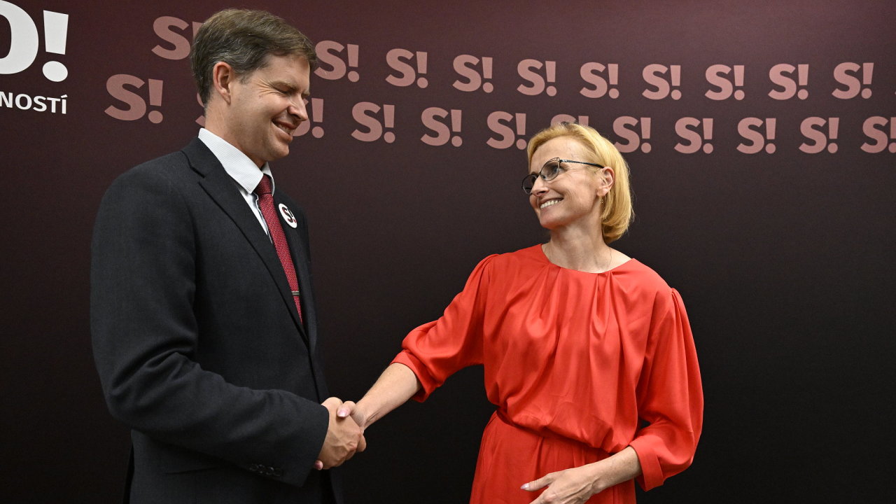 Nov zvolen europoslanec Ondej Dostl a pedsedkyn KSM Kateina Konen, kter byla ldryn koalice Stailo! ve volbch do europarlamentu.