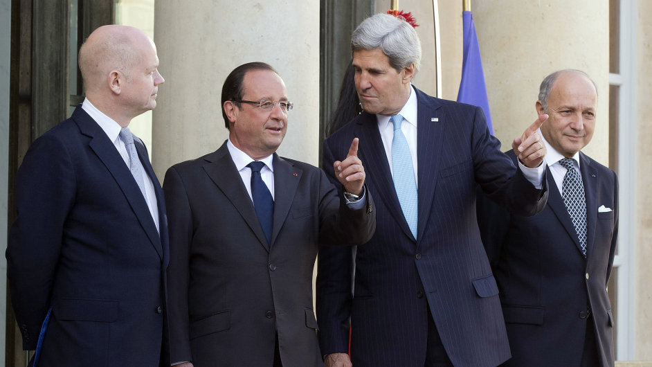 Zprava: Laurent Fabius, John Kerry  a Franois Hollande. Ilustran foto