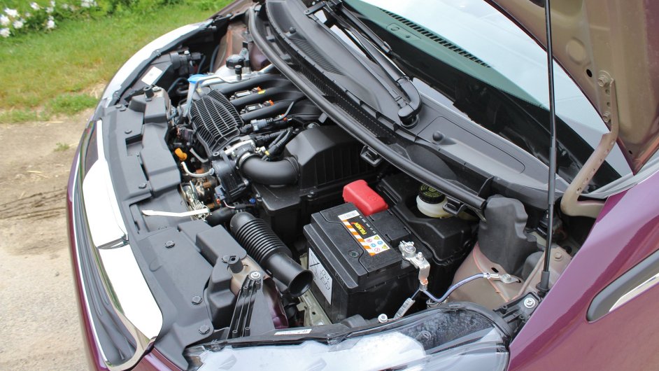 Tvlcov motor nejspornjho benzinovho auta, Peugeotu 108.