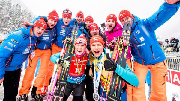 v� �esk&eacute; hrdinky ned�ln&iacute; st&iacute;ha�ky Eva Puskar�&iacute;kov&aacute; a Gabriela Koukalov&aacute;.