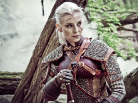 Zajímavým fenoménem cosplay je „genderbend“, změna pohlaví postavy. Ze zaklínače Geralta se stane Geraltina, detaily kostýmu přitom zůstávají zachované do maximálního detailu. Geralt z Rivie, zaklínač a řezník z Blavikenu