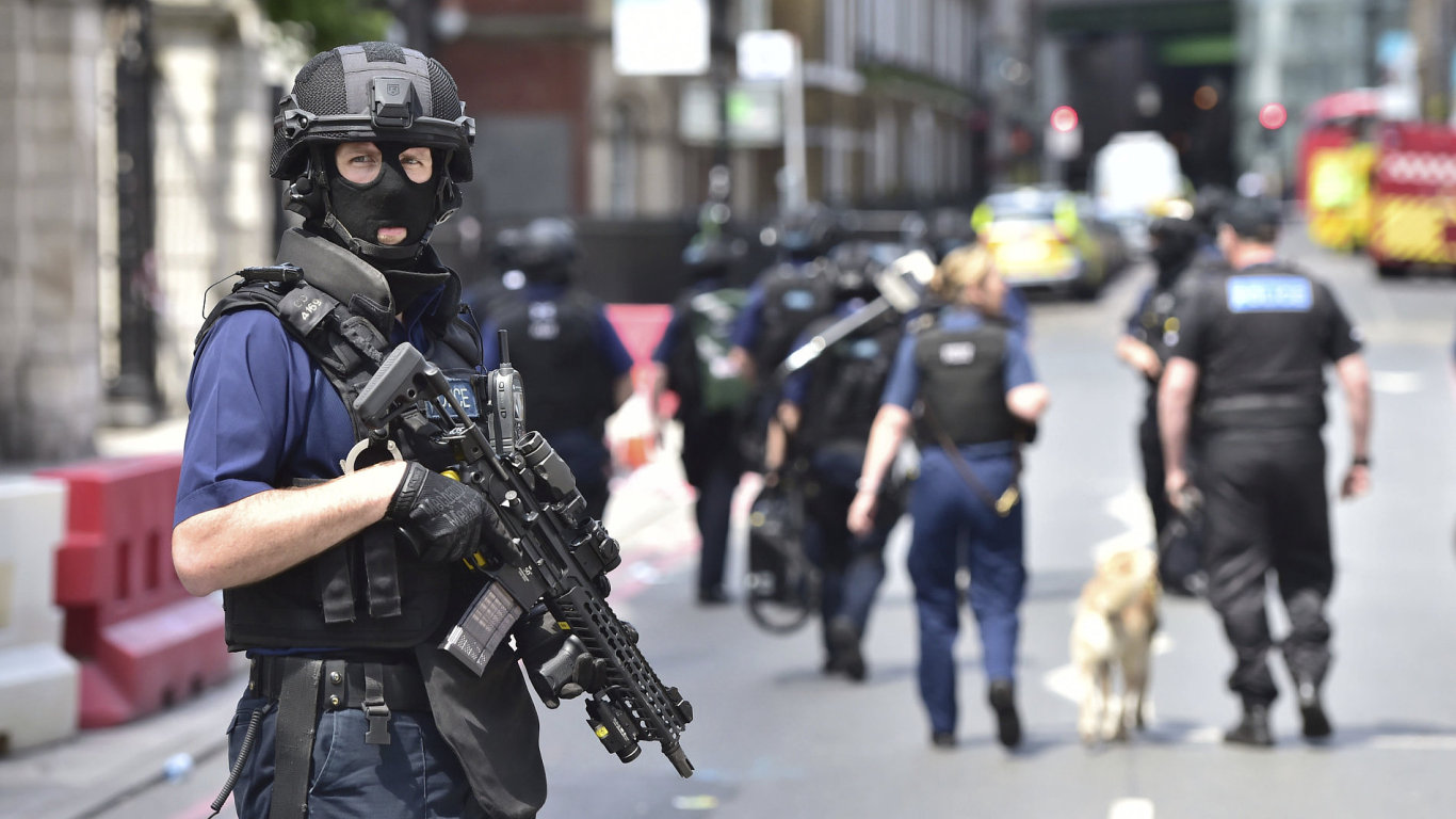 BRITANIE TERORISMUS 526 Londn, policie, terorismus