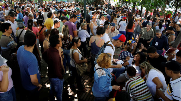 Plány venezuelské vlády odmítla v referendu drtivá většina voličů