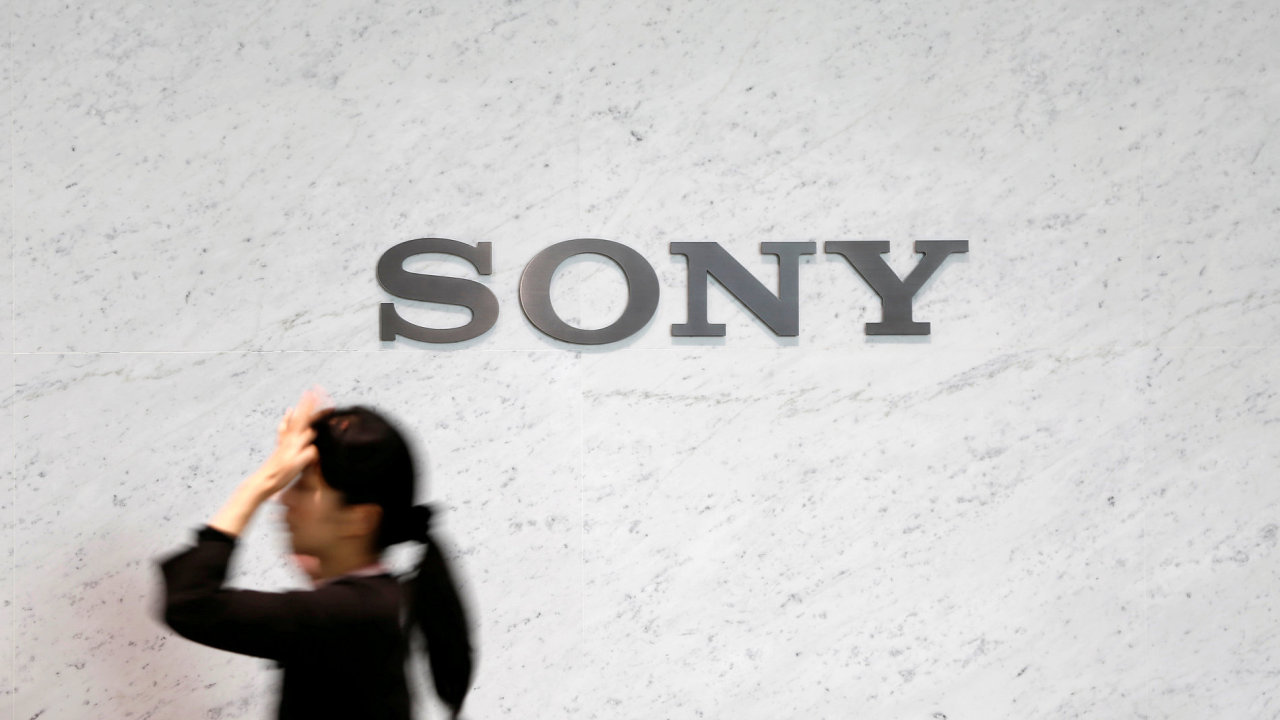 tvrtletn zisk firmy Sony klesl kvli silnmu jenu o 86 procent.