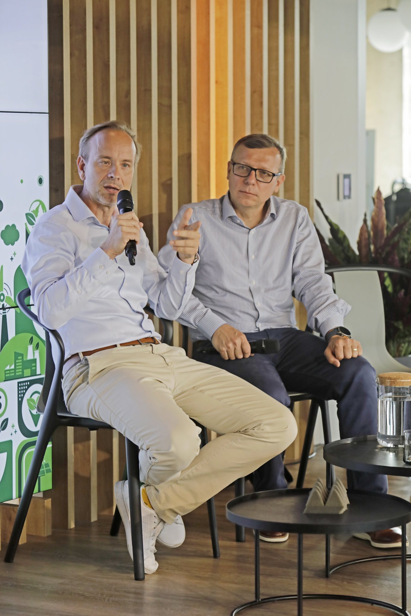 adislav Tyll, proděkan pro mezinárodní vztahy FPH VŠE, Jan Šipan, obchodní ředitel společnosti PPG (Foto: Libor Fojtík) adislav Tyll, proděkan pro mezinárodní vztahy FPH VŠE, Jan Šipan, obchodní ředitel společnosti PPG