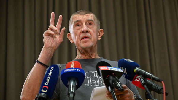 Andrej Babi� po prohran�ch volb�ch vyhla�uje restart hnut� ANO