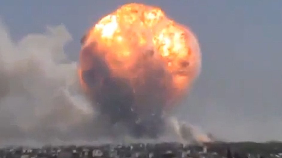 Vbuch muninho skladu v syrskm Homsu