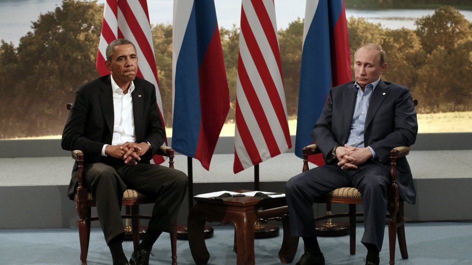 Barack Obama na snmku s Vladimirem Putinem bhem schzky G8 v Enniskillenu (17. erven 2013)
