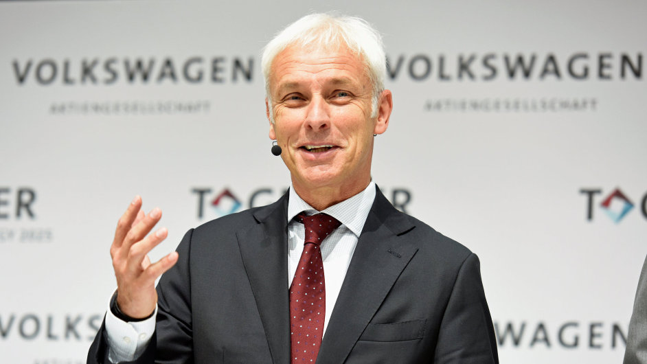 Generální øeditel Volkswagenu Matthias Müller pøedstavil novou revoluèní strategii automobily.