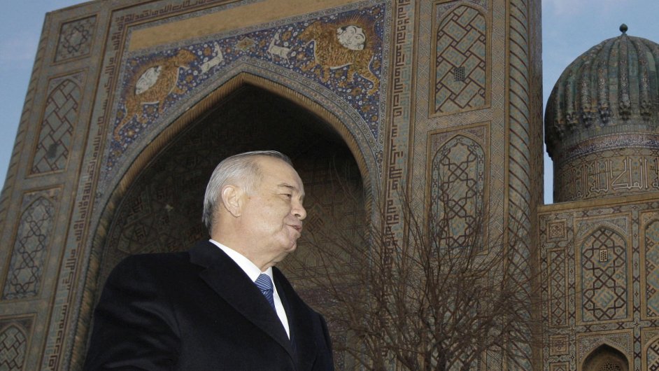 Prezident Islam Karimov na snmku z letonho Novho roku ve starobylm Samarkandu. Ve svm domovskm mst bude v sobotu tak pochovn.