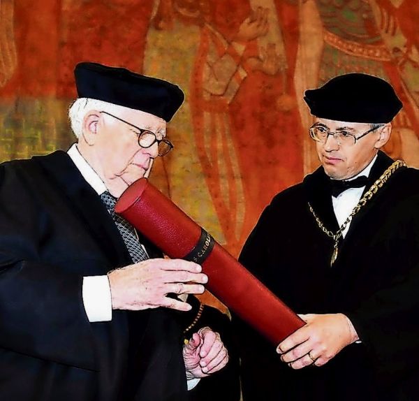 �estn&yacute; doktor&aacute;t na Univerzit� Karlov�