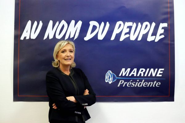 Favoritka. Marine Le Penov&aacute; by se m�la p�inejmen&scaron;&iacute;m dostat do druh&eacute;ho kola prezidentsk&yacute;ch voleb ve Francii.