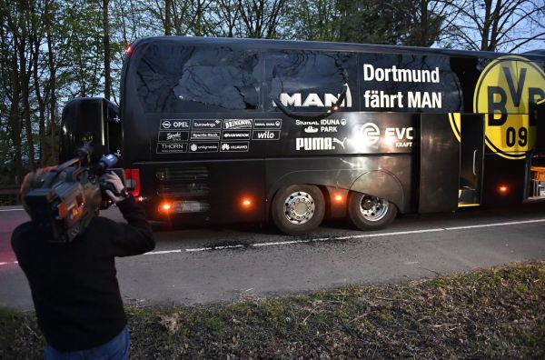 Autobus fotbalist� Borussie Dortmund po&scaron;kodily exploze.