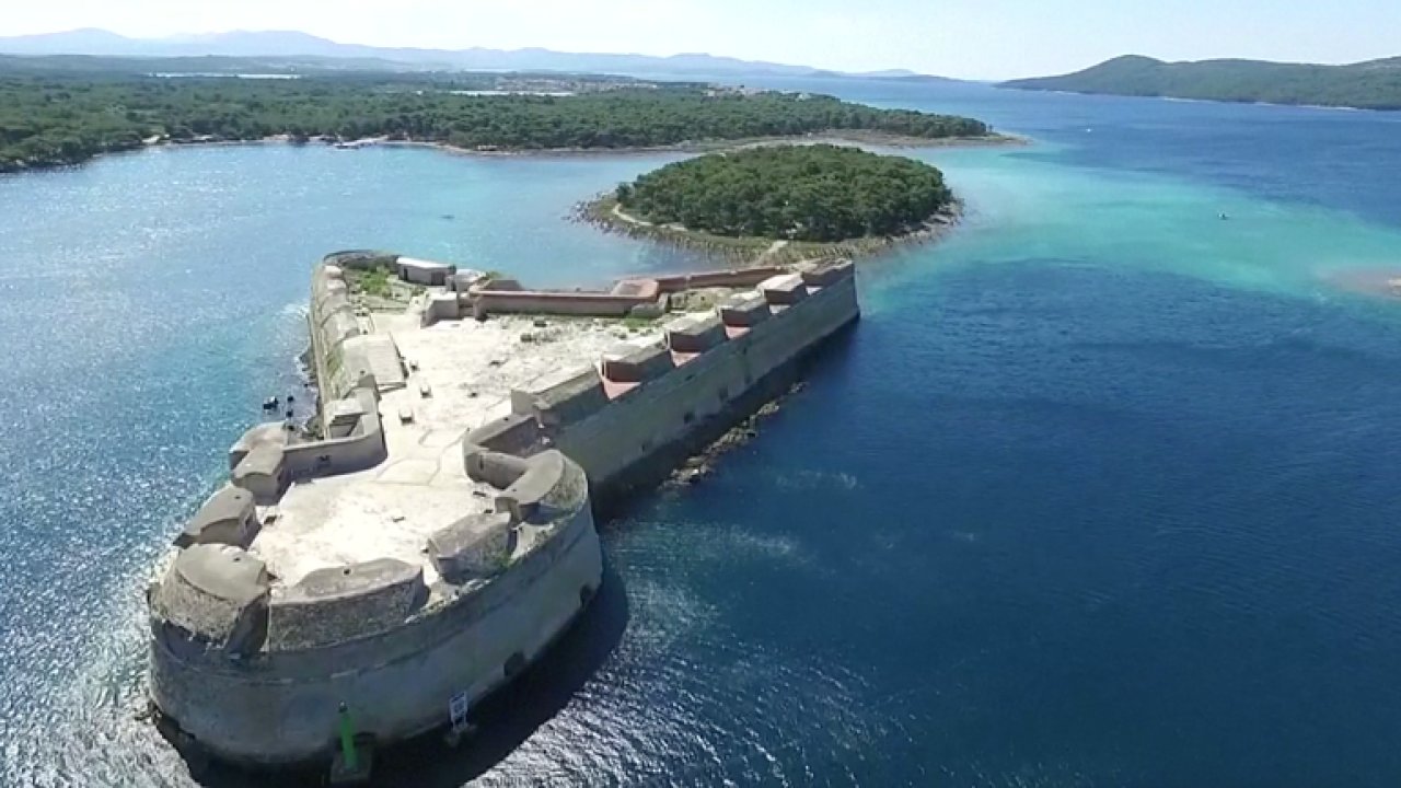 Kultovn ostrovy, pevnosti Jadranu, jezern oblast. To jsou nov pamtky svta.