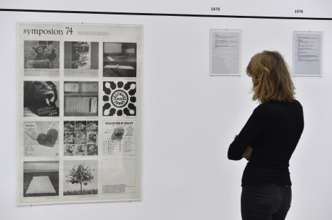 Snímek z výstavy konceptuálního umění ve Fait Gallery.