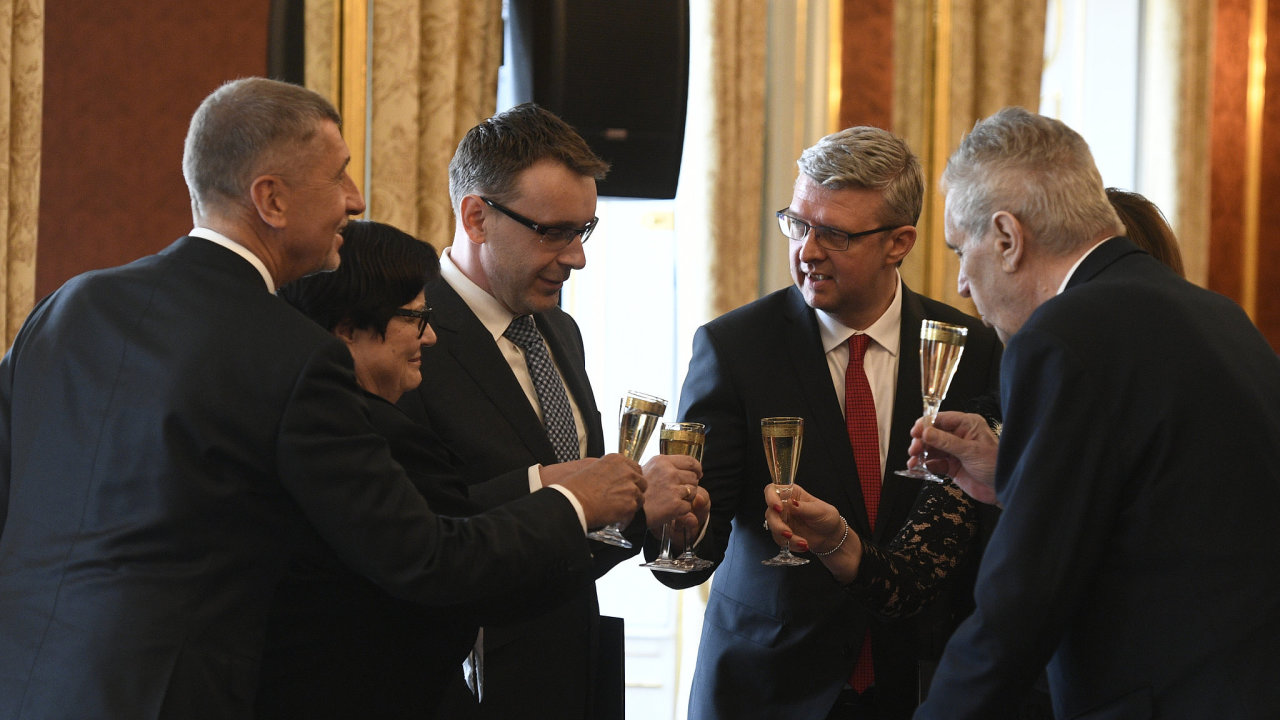 Prezident Milo Zeman jmenoval 30. dubna 2019 na Praskm hrad Karla Havlka, Vladimra Kremlka a Marii Beneovou novmi ministry dopravy, prmyslu a obchodu a spravedlnosti.
