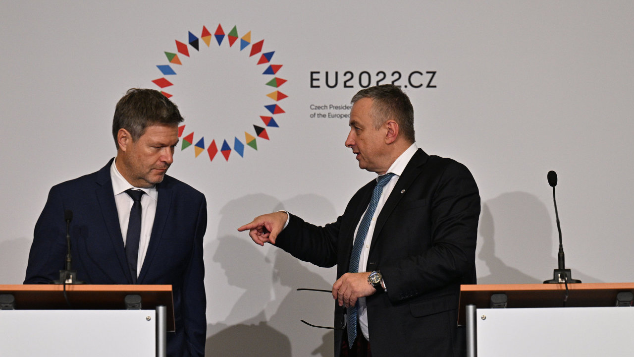 Ministr prmyslu a obchodu Jozef Skela a nmeck ministr hospodstv a klimatu Robert Habeck