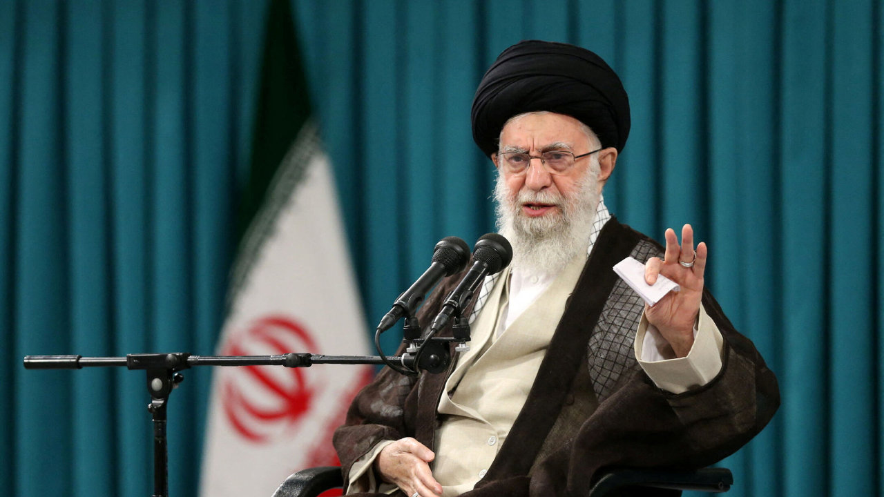 Duchovní vùdce Íránu ajatolláh Alí Chameneí.