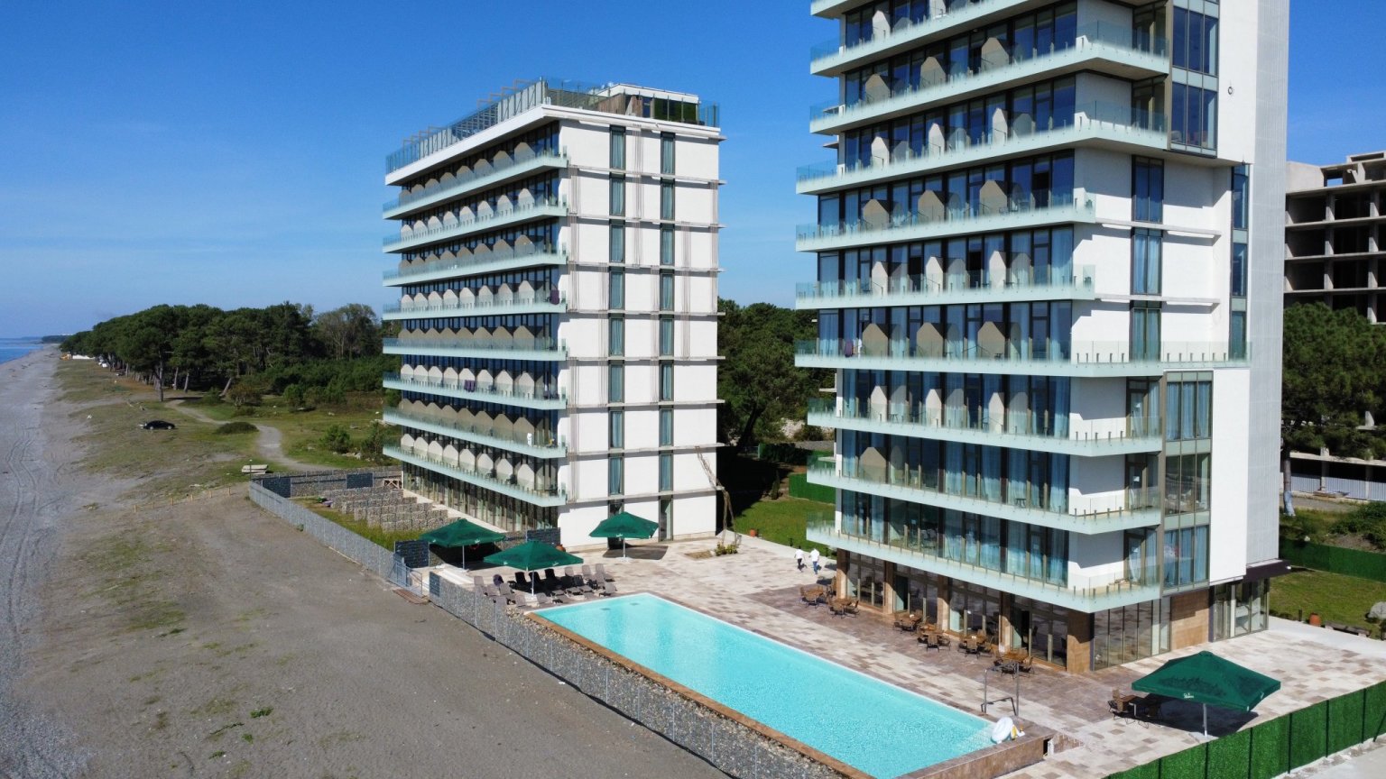 Hotelový komplex Magnetic Beach Resort v gruzínském letovisku Batumi.