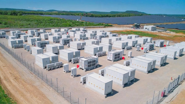 U Tušimic má stavební povolení bateriové úložiště, které je skoro desetkrát větší než současný rekordman. A zaujme i investorem