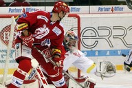 Miroslav Kov��ik z T�ince p�ed Adamem Svobodou.