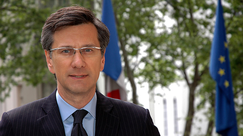 Jean-Pierre Asvazadourian je francouzskm velvyslancem v esku od roku 2013.