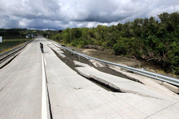 Ot�esy v Chile poni�ily silnice a n�kolik dom� na ostrov� Chilo&eacute;, kter&yacute; byl nejbl&iacute;� epicentru.