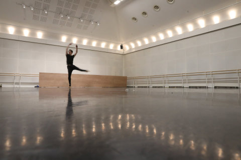 Sergej Polunin je na snímku ze zkoušky svého nového projektu pro divadlo Sadler’s Wells v Londýně.