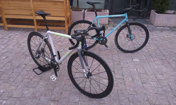 Z&aacute;vodn&iacute; modely kol Favorit