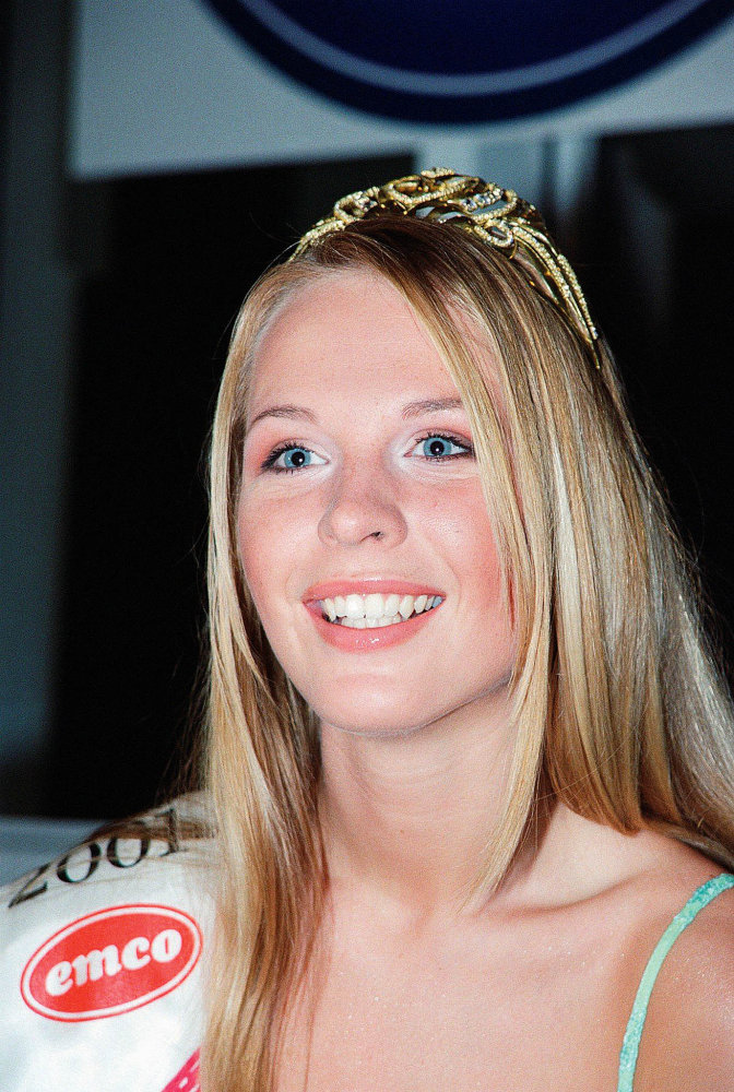 2001 - Diana Kobzanová. Modelka, v současnosti žije s partnerem a dvěma dětmi v Kanadě.