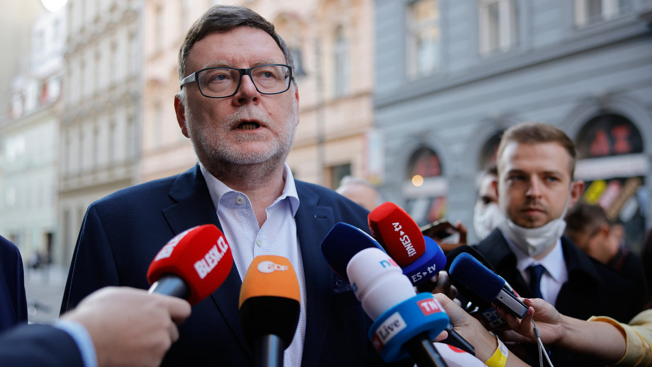 Zbynìk Stanjura pøišel do volebního štábu koalice SPOLU.