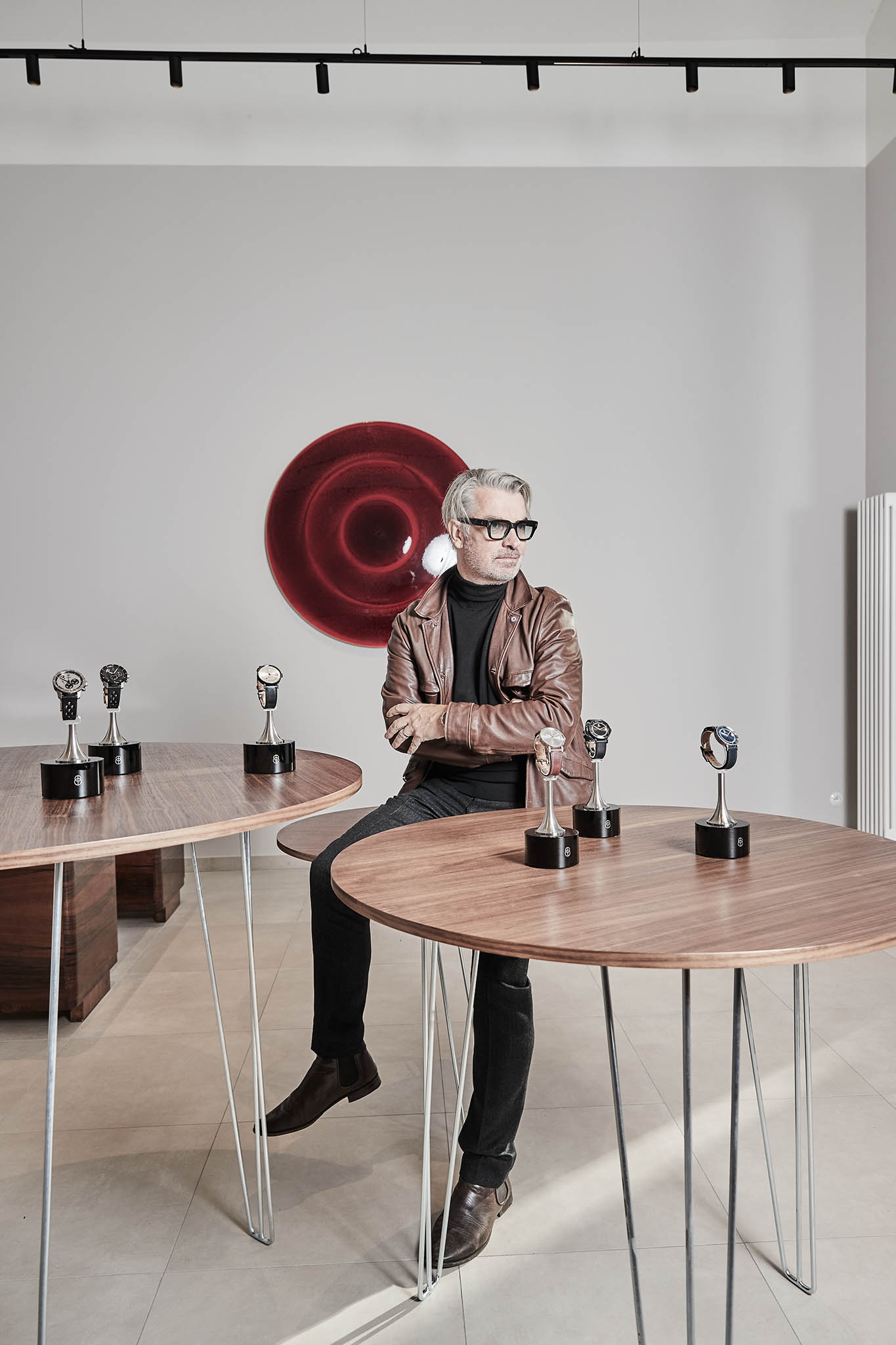 Nová kamenná prodejna hodinek Bohematic se otevřela v Praze na Starém Městě, v ulici Maiselova. Zdobí ji i obraz Milana Housera. (Foto: David Turecký) Nová kamenná prodejna hodinek Bohematic se otevřela v Praze na Starém Městě, v ulici Maiselova. Zdobí ji i obraz Milana Housera.
