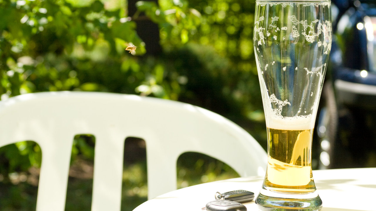 V letech 2009 a 2010 poklesl v�stav �esk�ch pivovar� o 14,5 procenta. Nealkoholick� pivo byl jedin� segment, kter� si udr�el r�st.