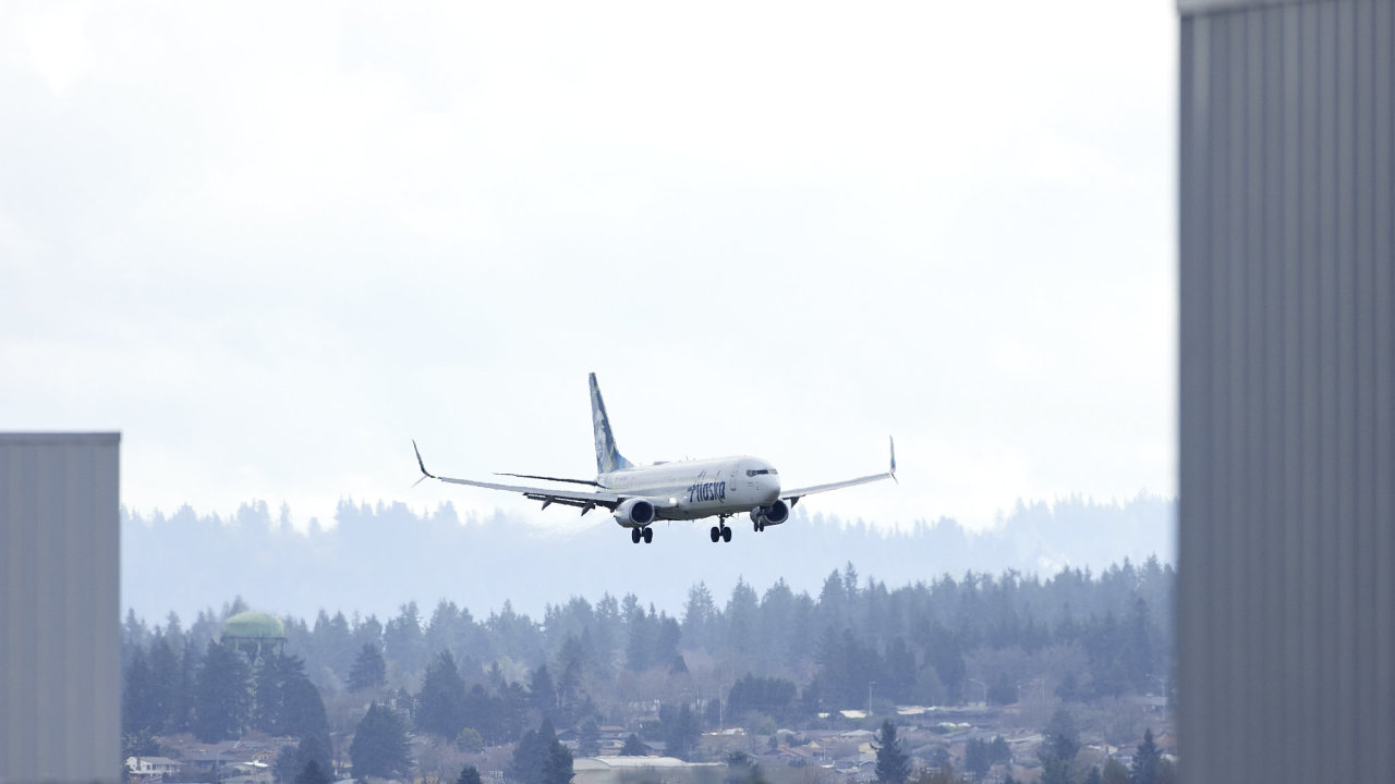 Alaska Airlines Boeing 737-990ER