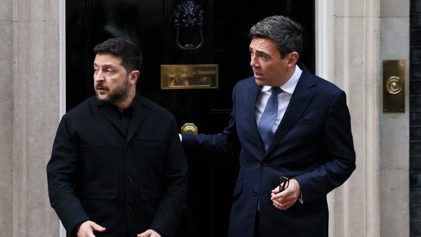 Ukrainian President Zelenskiy visits London