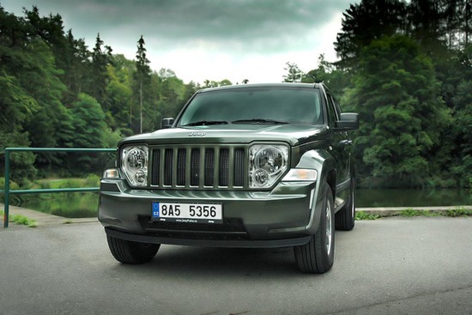 jeep_cherokee_01__550x367_.jpg