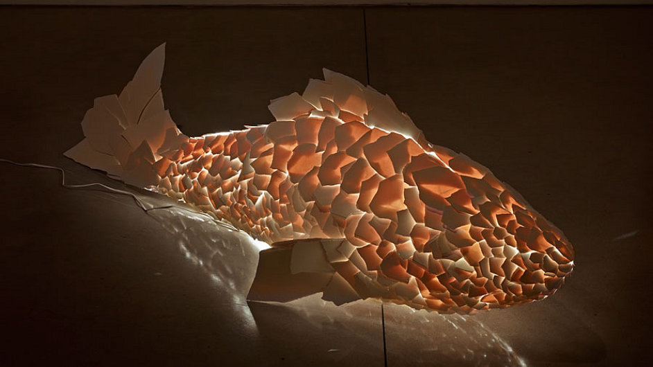 Ne všechny Gehryho ryby jen leží na zemi.
