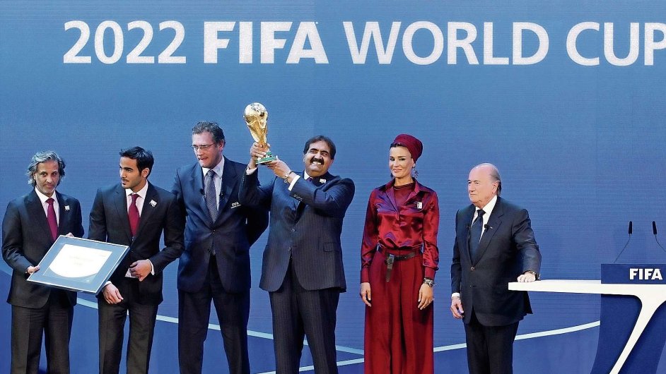 Qatar's bidding team and FIFA president Sepp Blatter (R) pose for the picture after the announcement that Qatar is going to be host nation for the FIFA World Cup 2022