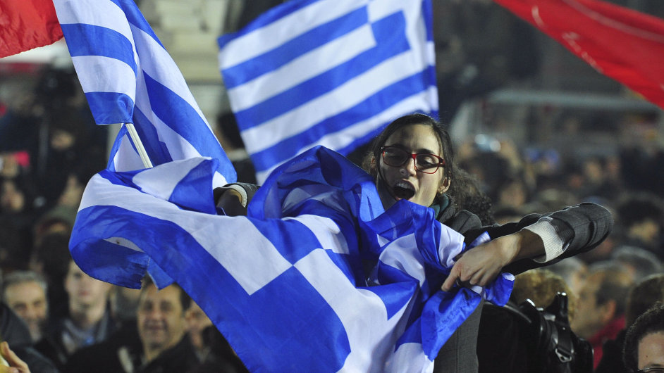 ekov oslavuj vtzstv strany Syriza ve volbch.
