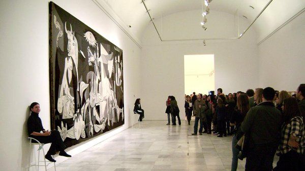 V madridsk&eacute;m Muzeu kr&aacute;lovny Sofie je Picass�v obraz Guernica vystaven od roku 1992.