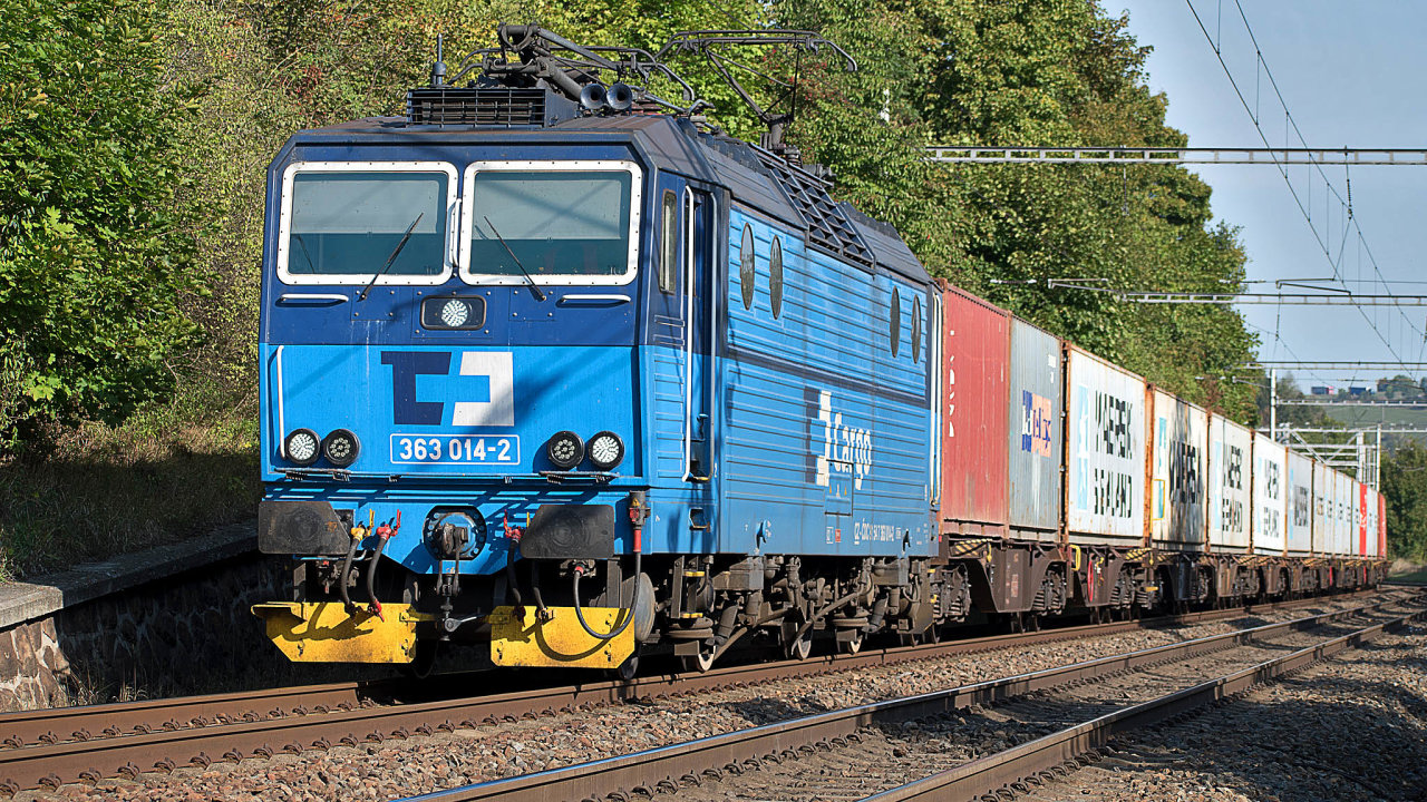 ÈD Cargo je nejvìtším nákladním dopravcem na tuzemské železnici. Ke konci loòského roku firma vlastnila 21,7 tisíce nákladních vozù, zhruba 18 tisíc jich bylo v provozním stavu.