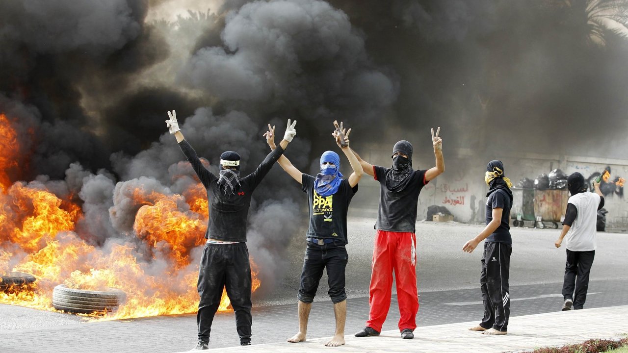Demonstranti v Bahrajnu zapalovali na silnicch pneumatiky