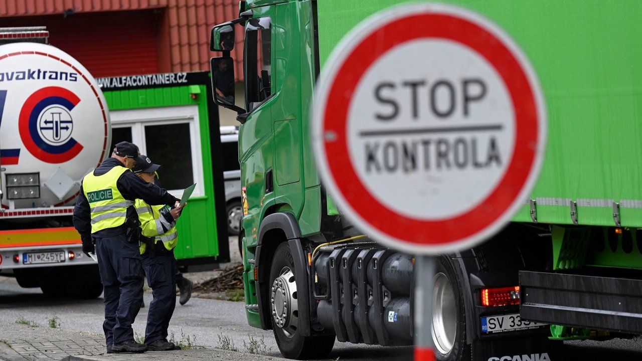 Kontroly na hranicích se Slovenskem.